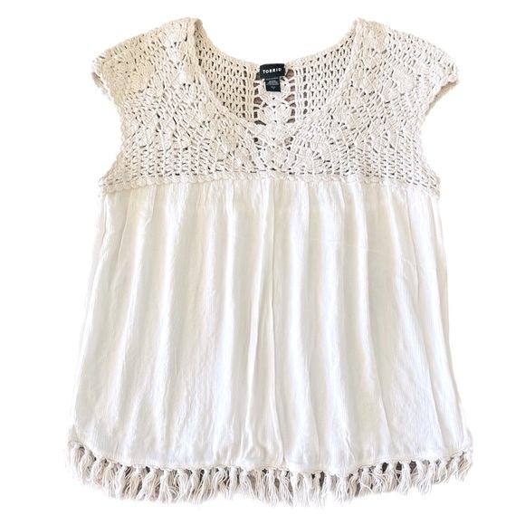 NWOT Torrid Gauze Crochet Boho Top with Fringe in Ivory Size 1 - Picture 2 of 6